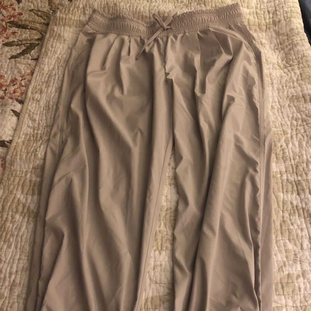 EUC Athleta Tan ankle tie pants with drawstring waist